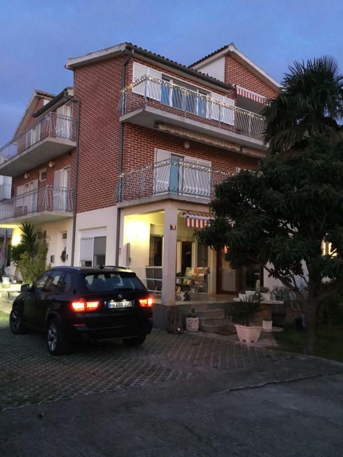 Apartments More Pirovac Eksteriør bilde